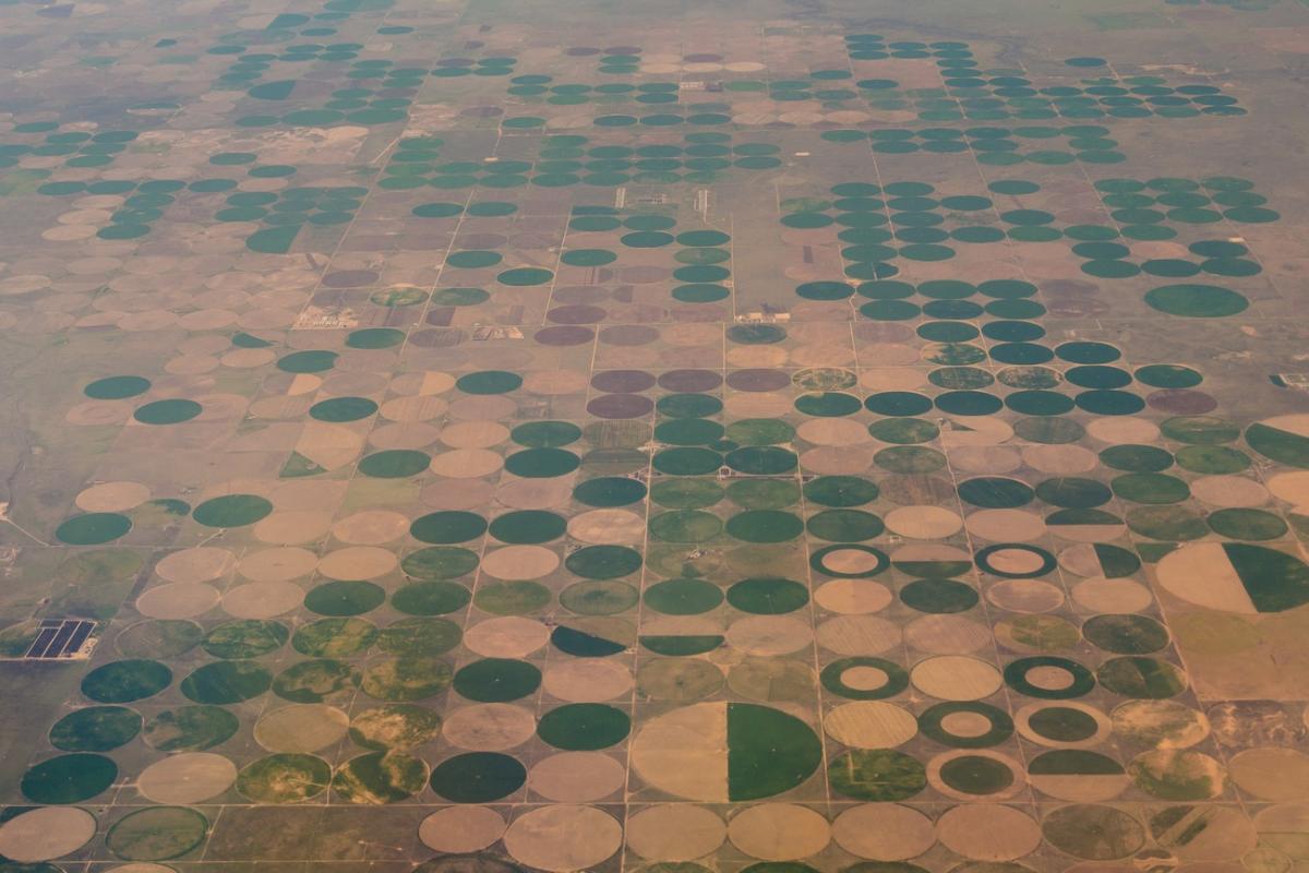 Center Pivot Irrigation. Photo credit: Tyler Sprague, Shutterstock.